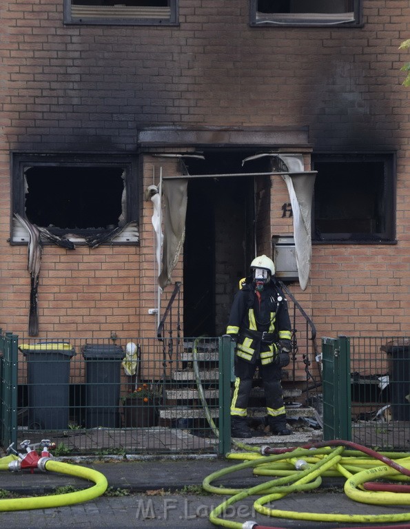 Feuer 2 Vollbrand Reihenhaus Roggendorf Berrischstr P075.JPG - Miklos Laubert